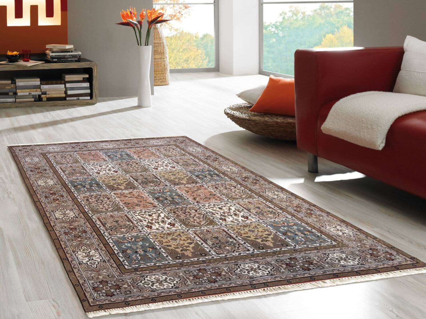 Bachtiari Felder Teppich, Handgeknüpft als zentrales Design-Element eines Wohnraumes.