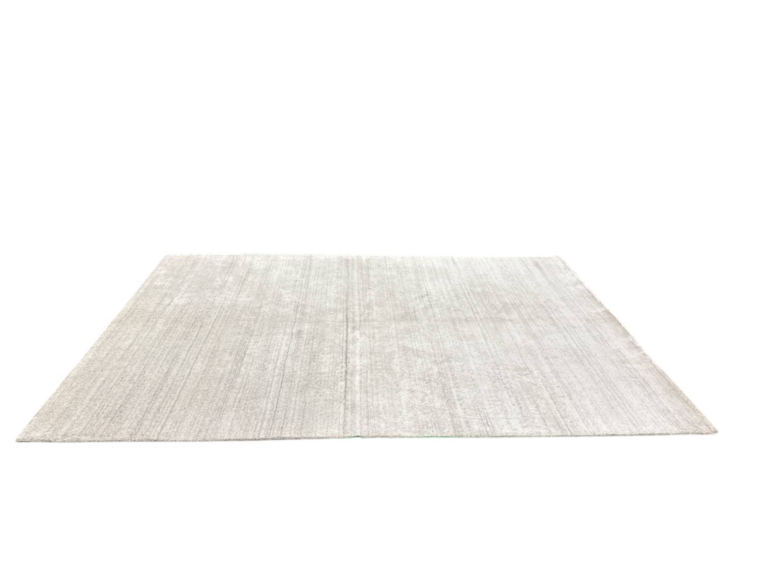 LORI MODERN HANDGEARBEITET