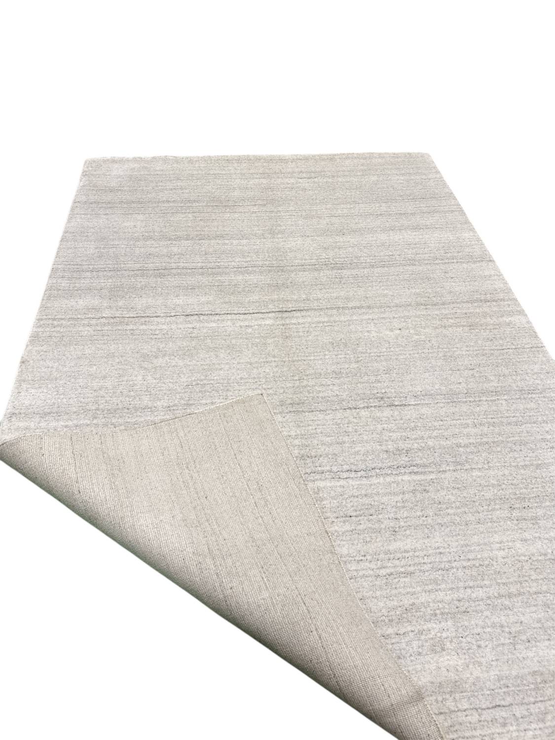 LORI MODERN HANDGEARBEITET