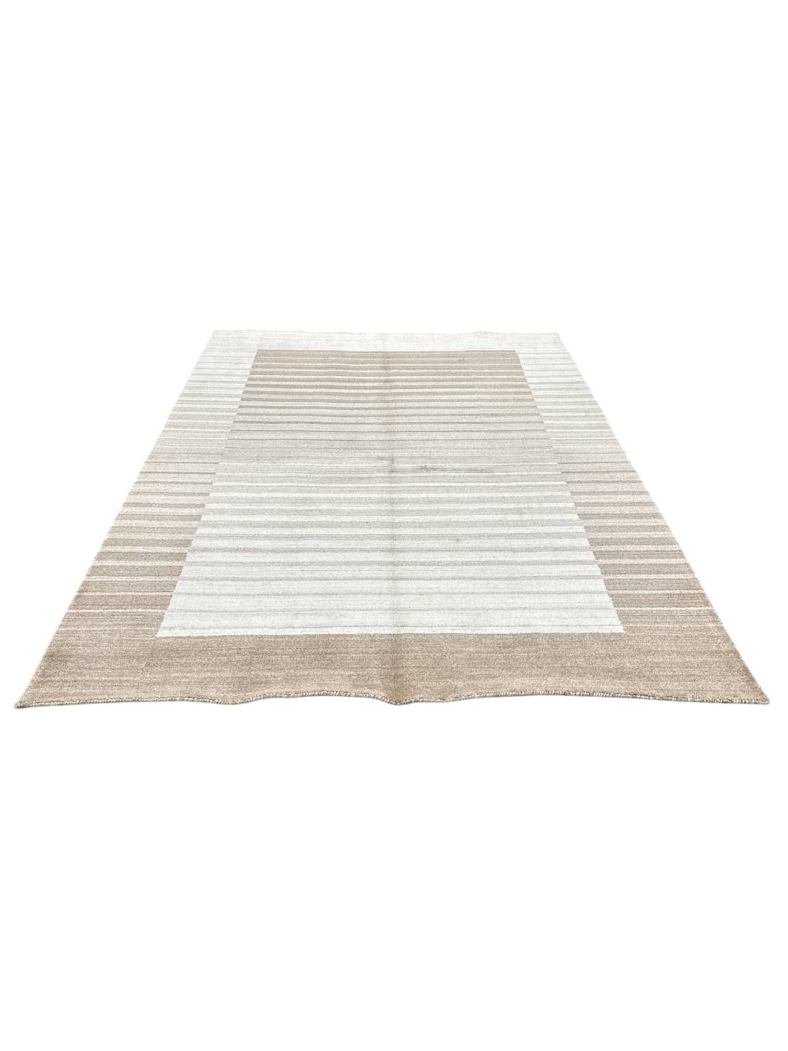 LORI MODERN HANDGEARBEITET