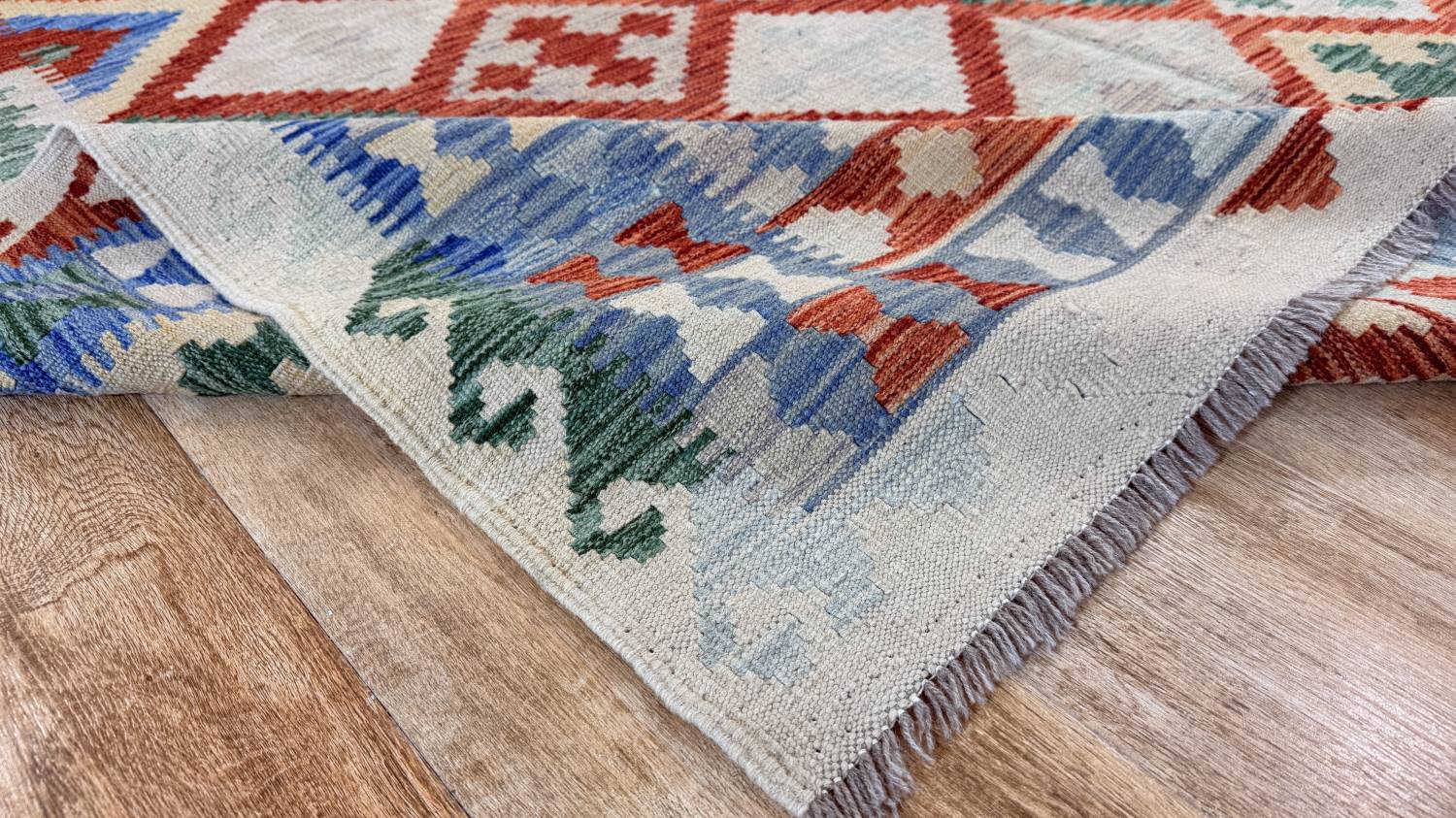 Nahaufnahme des Flors von KELIM ORIGINAL HANDGEARBEITET.