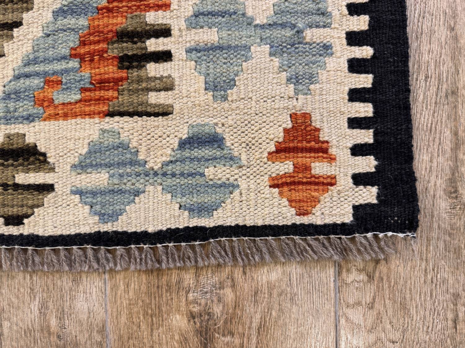 Nahaufnahme des Flors von KELIM ORIGINAL HANDGEARBEITET.