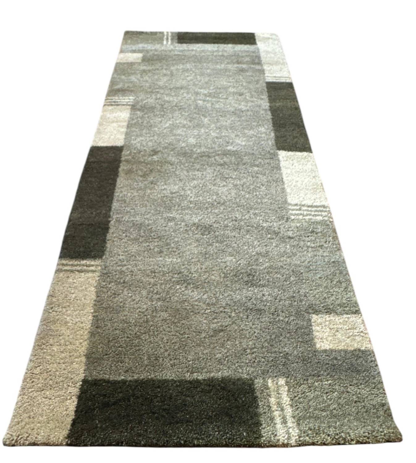 GABBEH ROYAL HANDGEKNÜPFT als zentrales Design-Element eines Wohnraumes.