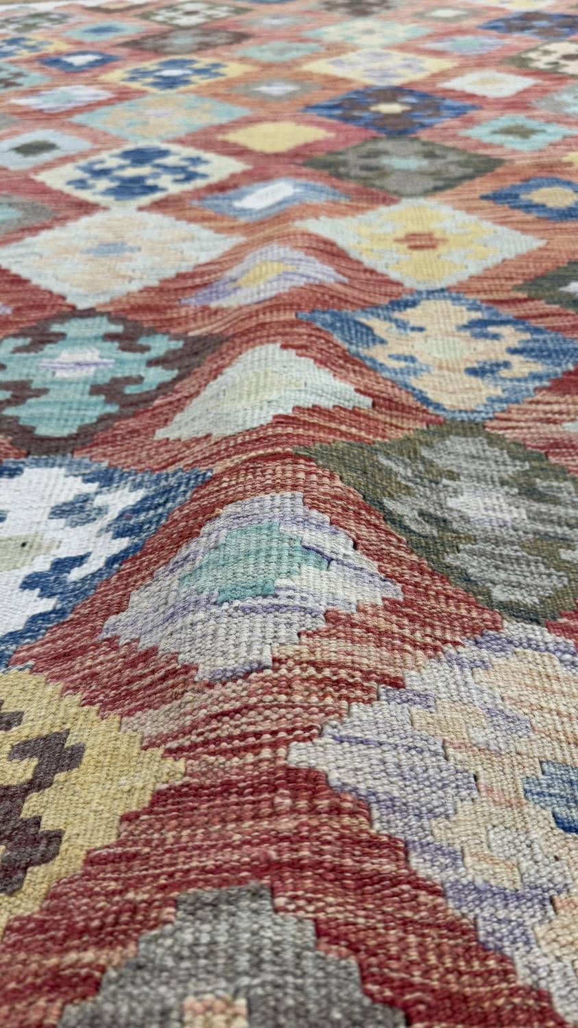 Nahaufnahme des Flors von KELIM ORIGINAL HANDGEARBEITET.