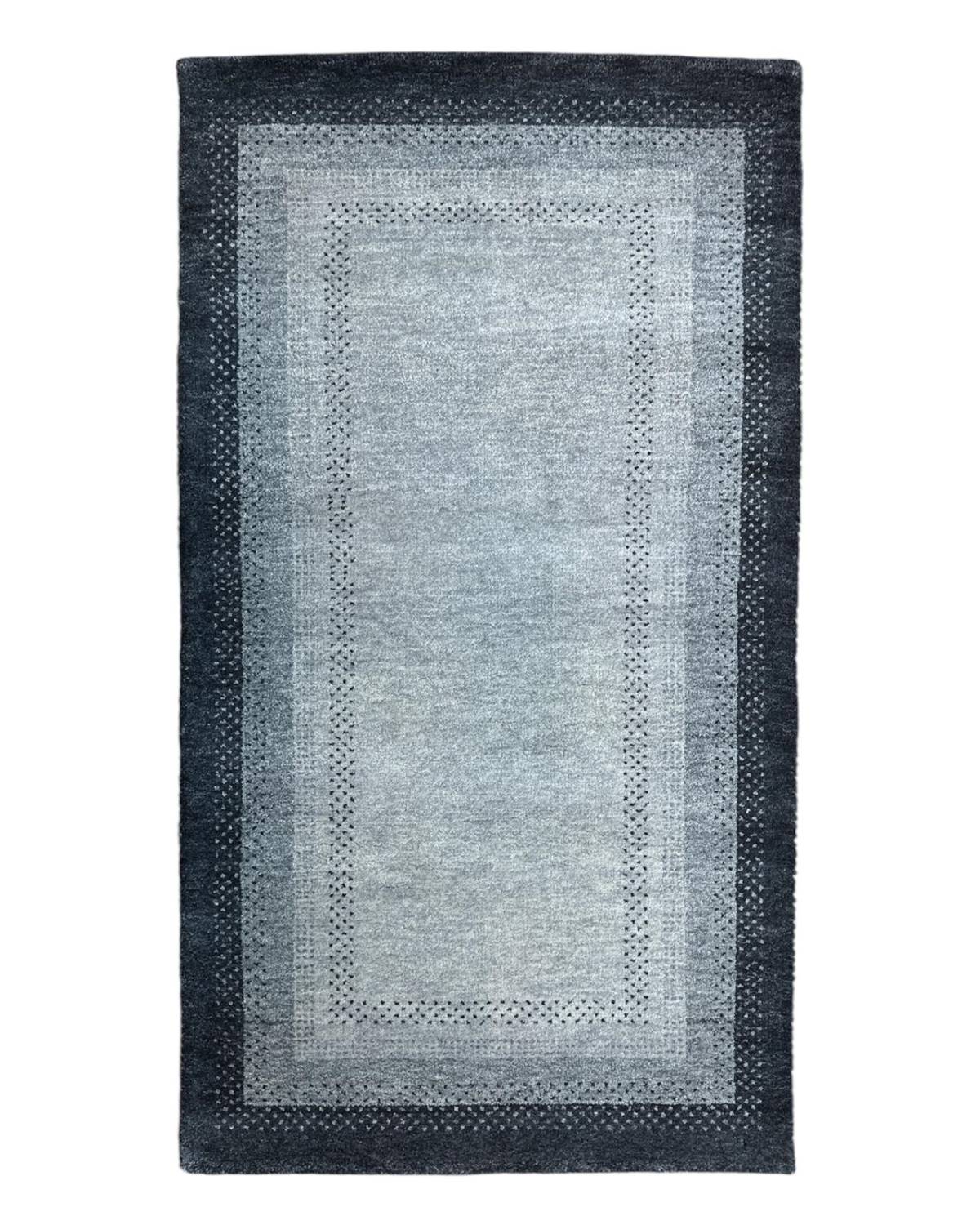 GABBEH ROYAL HANDGEKNÜPFT als zentrales Design-Element eines Wohnraumes.