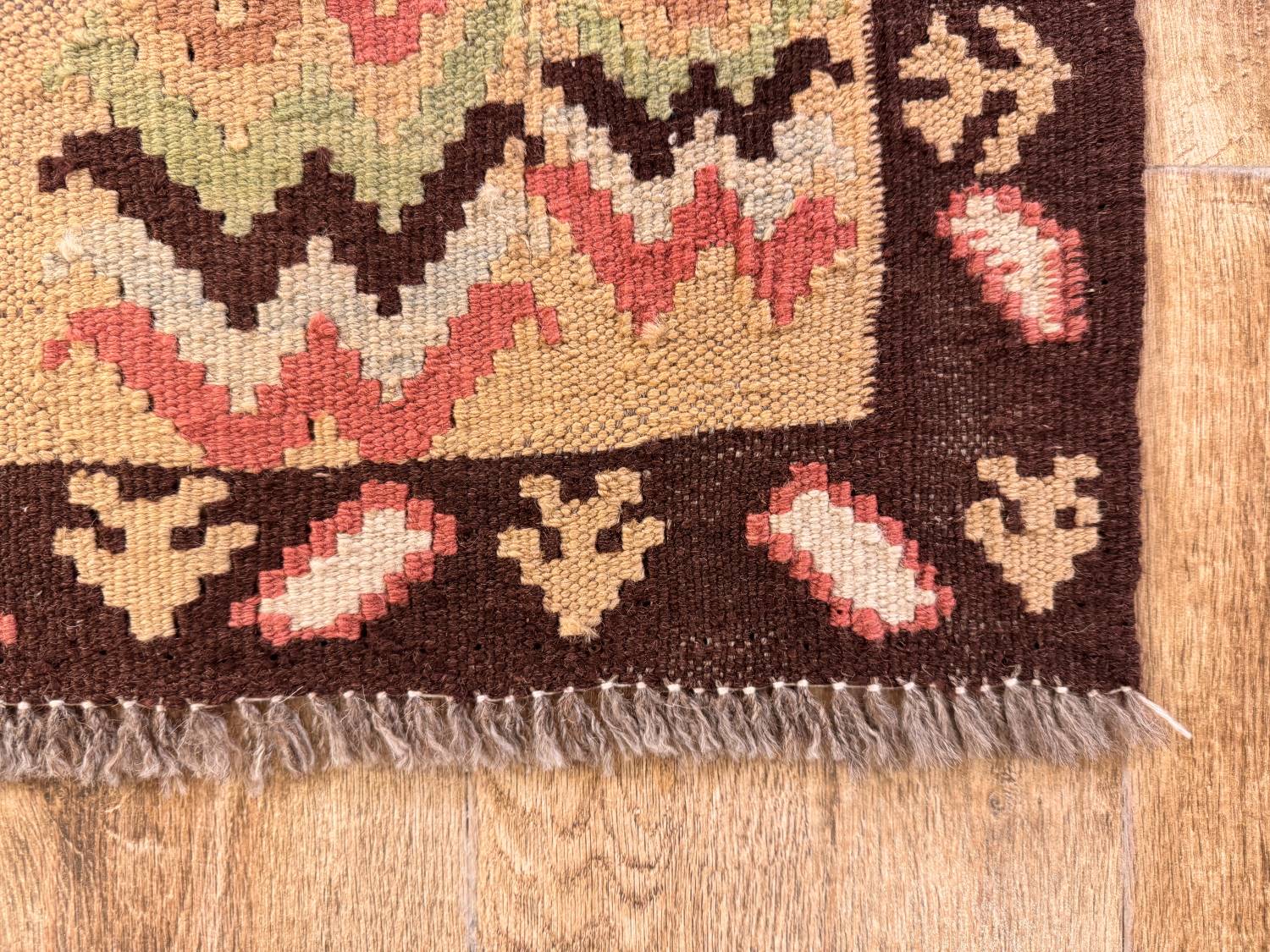 Nahaufnahme des Flors von KELIM ORIGINAL HANDGEARBEITET.