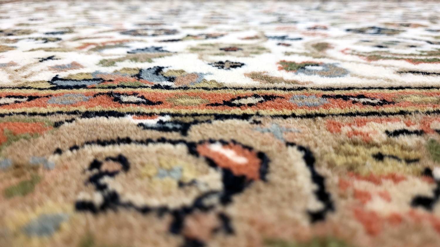 Nahaufnahme des Flors von Isfahan Teppich, handgeknüpft.