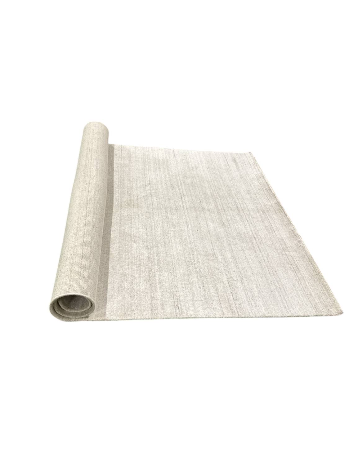 LORI MODERN HANDGEARBEITET