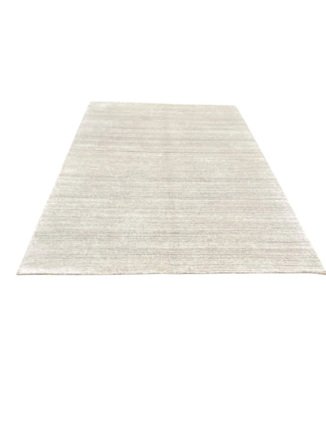 LORI MODERN HANDGEARBEITET