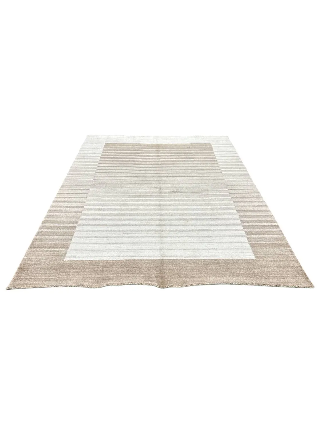 LORI MODERN HANDGEARBEITET