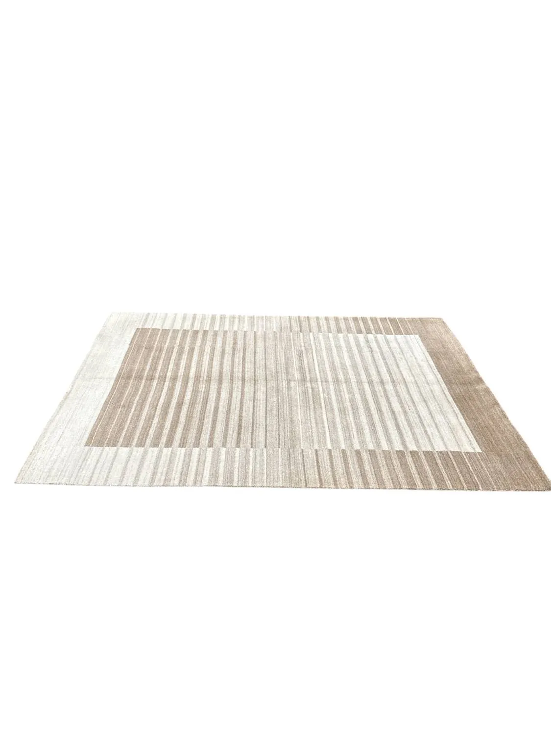 LORI MODERN HANDGEARBEITET