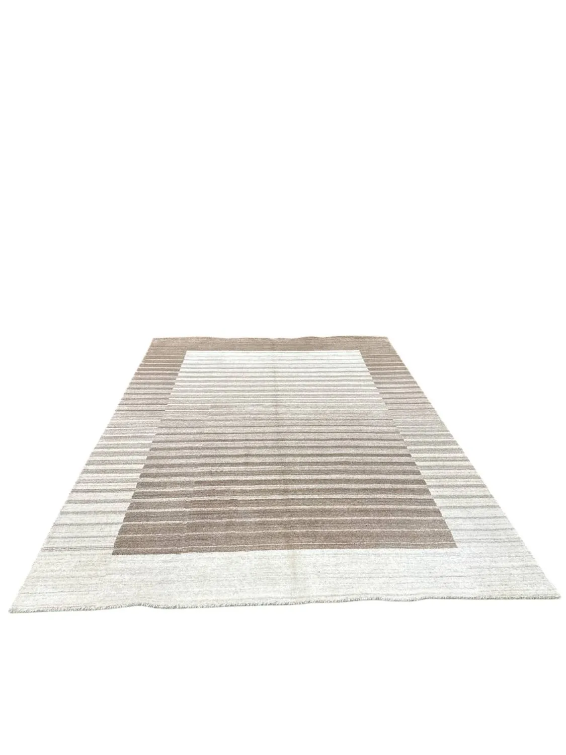 LORI MODERN HANDGEARBEITET